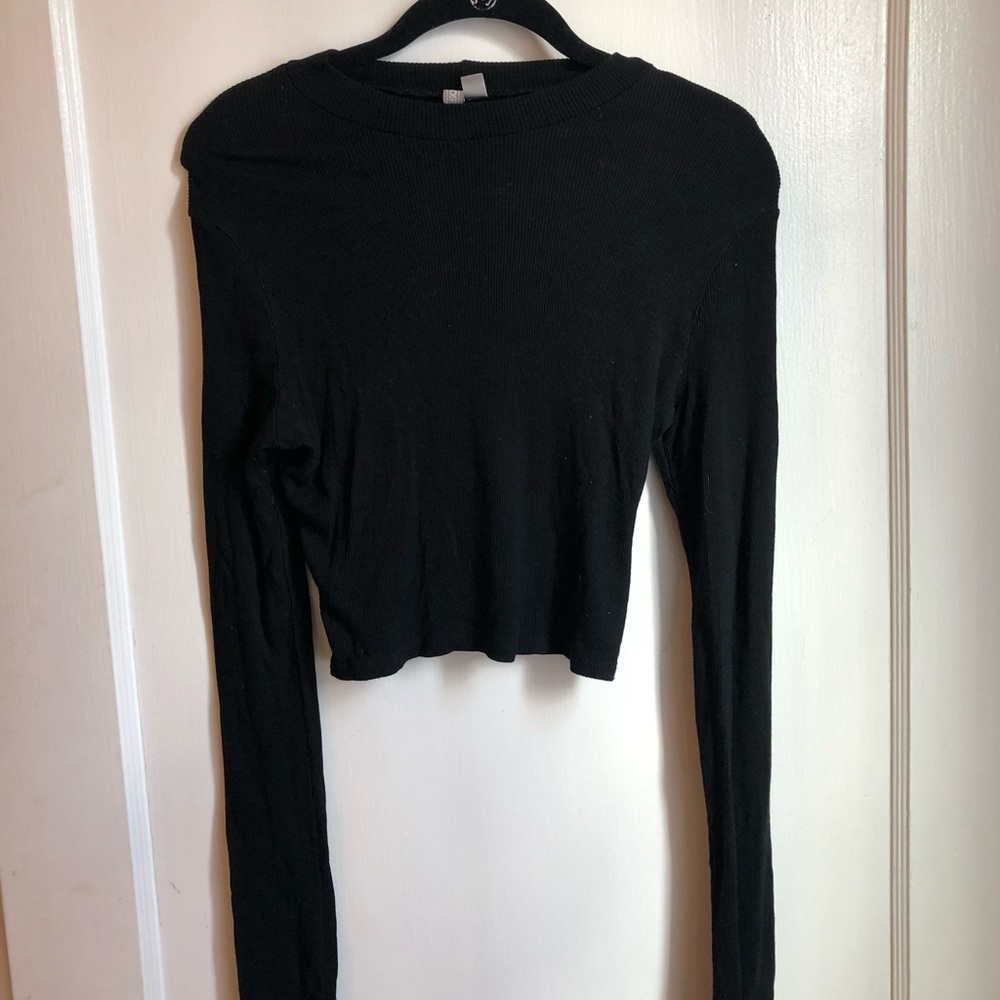 Black long sleeve crop top